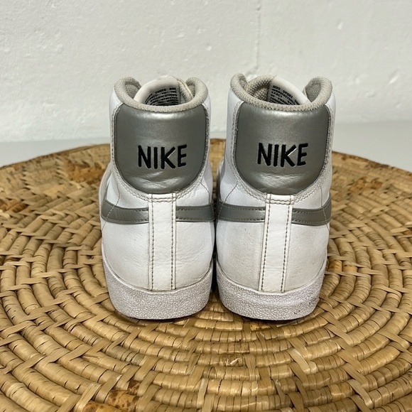 Nike Blazer Mid ‘77 Youth Sneakers - Picture 3 of 5